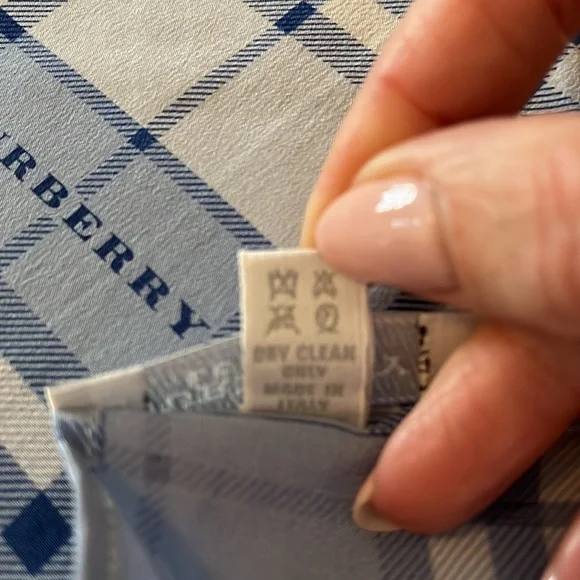 Burberry silk scarf - Picture 6 of 9